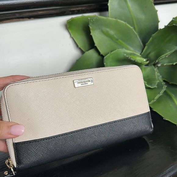 Kate Spade Zip-Around Saffiano Leather Wallet Black off-white Wristlet clutch - Picture 5 of 8